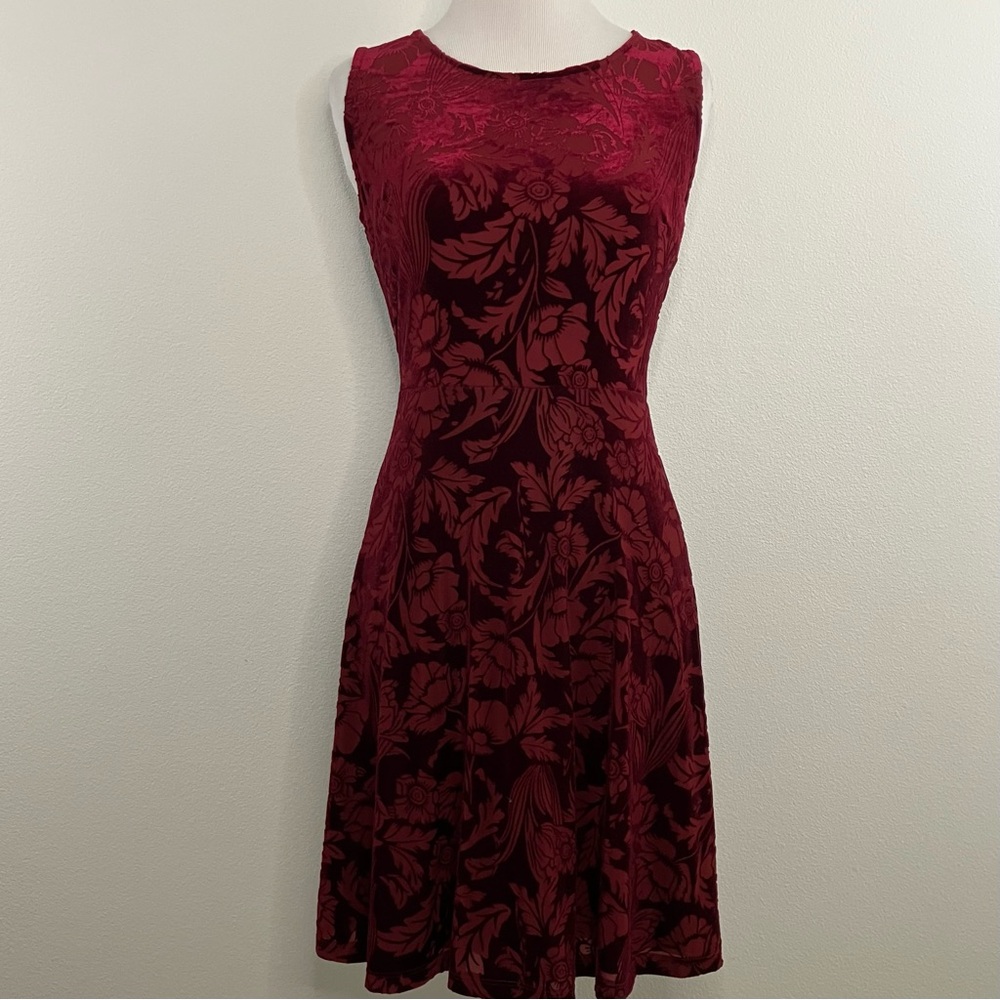 Gilli | Burgundy Velvet Floral Dress Sleeveless